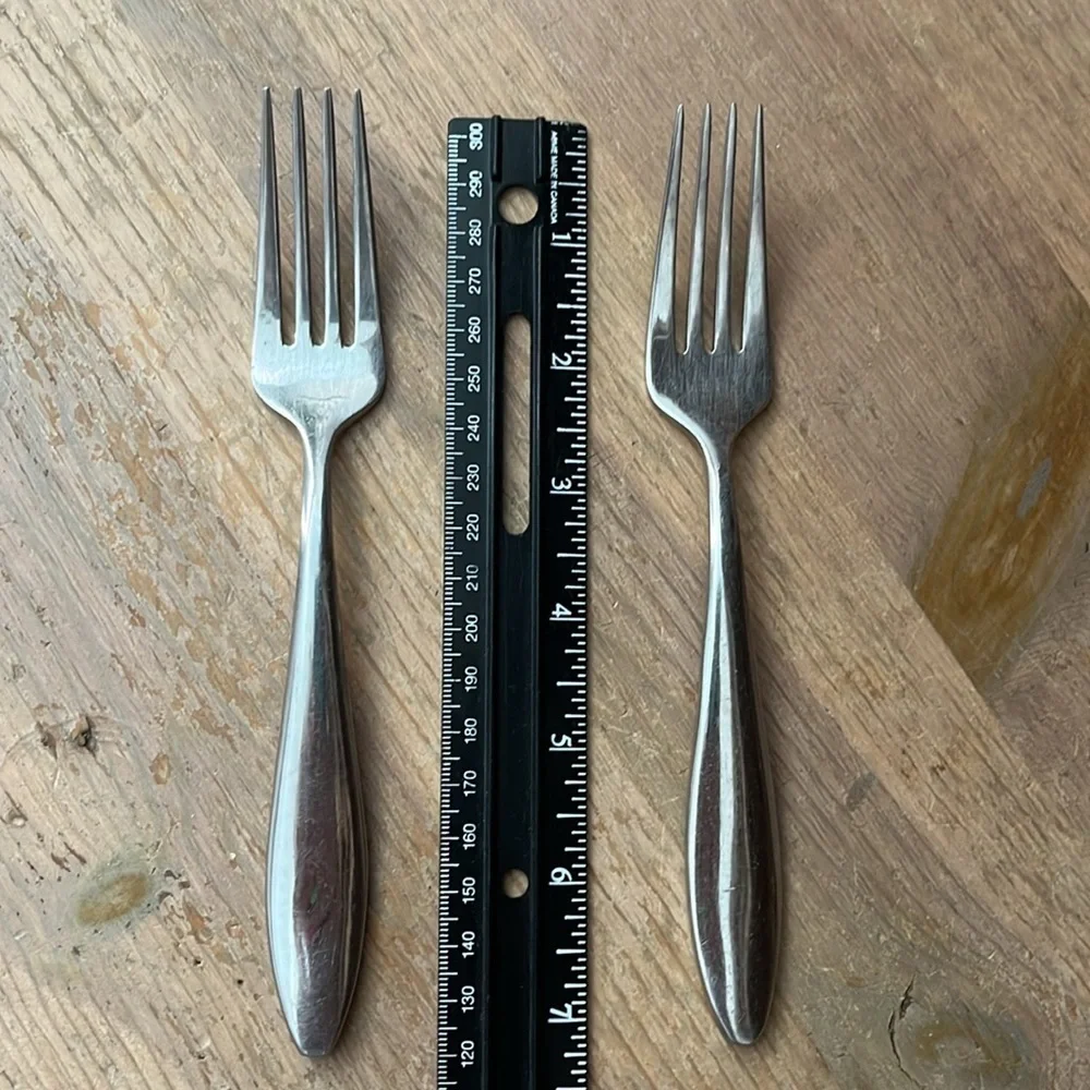 2 Oneida Comet Dinner Forks Flatware Stainless Glossy Finish